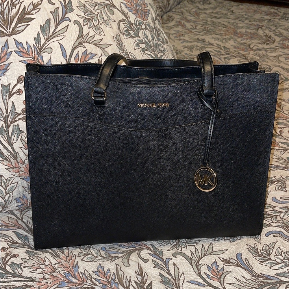 Michael Kors purse like new